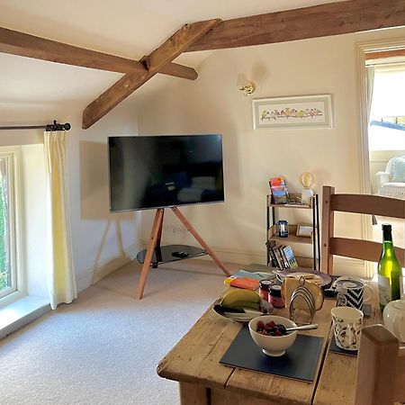Neuadd B&B Suites Crickhowell Eksteriør billede
