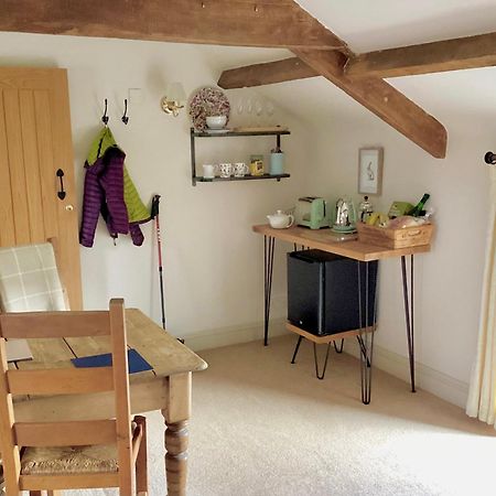 Neuadd B&B Suites Crickhowell Eksteriør billede