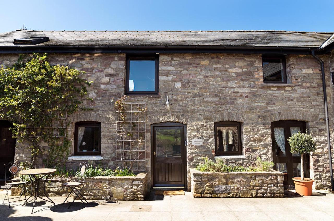 Neuadd B&B Suites Crickhowell Eksteriør billede