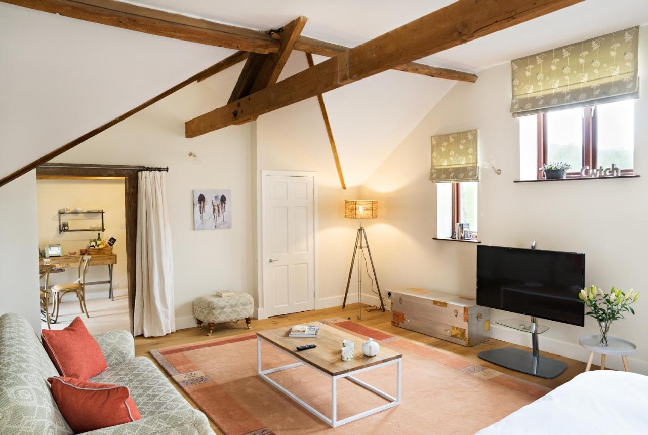 Neuadd B&B Suites Crickhowell Eksteriør billede