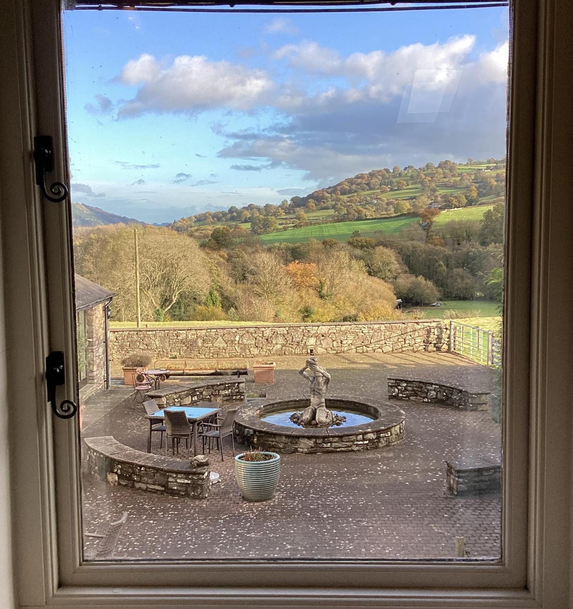 Neuadd B&B Suites Crickhowell Eksteriør billede